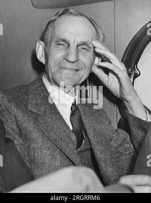 Washington, D.C. 27 avril 1938 Henry Ford souriant alors qu'il s'éloignait de la Maison Blanche après avoir déjeuné avec le président Roosevelt. Banque D'Images