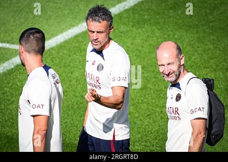 Poissy, France, France. 11 août 2023. Luis ENRIQUE du PSG et Jean-Luc AUBERT entraîneur adjoint du PSG lors d’une séance d’entraînement au Paris Saint-Germain au Campus PSG le 11 août 2023 à Poissy près de Paris, France. (Image de crédit : © Matthieu Mirville/ZUMA Press Wire) USAGE ÉDITORIAL SEULEMENT! Non destiné à UN USAGE commercial ! Crédit : ZUMA Press, Inc./Alamy Live News Banque D'Images