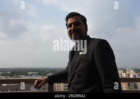 New Delhi, Inde. 11 août 2023. Ricky Kej, compositeur et environnementaliste indien trois fois récompensé par un Grammy Award et nommé trois fois aux Grammy Awards au cours de son interaction avec les médias au sujet de sa collaboration pour interpréter l'hymne national de l'Inde « Jana Gana Mana » avec le Royal Philharmonic Orchestra composé de 100 musiciens pour marquer le 76e jour de l'indépendance du pays. (Photo de Sondeep Shankar/Pacific Press) crédit : Pacific Press Media production Corp./Alamy Live News Banque D'Images