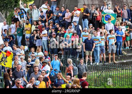 Glasgow, Royaume-Uni. 11 août 2023. Supporters et supporters belges photographiés lors de la course de contre-la-montre masculine élite aux Championnats du monde de cyclisme UCI, à Glasgow, en Écosse, vendredi 11 août 2023. UCI organise les mondes avec toutes les disciplines cyclistes, cyclisme sur route, cyclisme en salle, VTT, course BMX, paracyclisme sur route et paracyclisme intérieur, à Glasgow du 03 au 13 août. BELGA PHOTO DAVID PINTENS crédit : Belga News Agency/Alamy Live News Banque D'Images