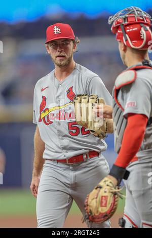 St. Petersburg, FL États-Unis ; St. Louis Cardinals lanceur de départ Matthew Liberatore (52) marche vers le piquet lors d'un match de MLB contre les Rays de Tampa Bay Banque D'Images