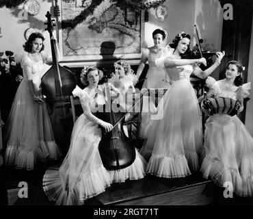 Dorothy Morris, Frances Rafferty, Marsha Hunt, Cecilia Parker, Kathryn Grayson, Peggy Moran, sur le plateau du film, 'Seven Sweethearts', MGM, 1942 Banque D'Images