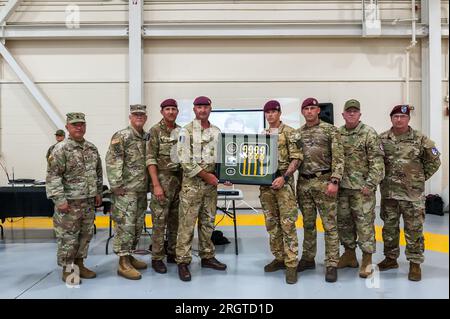 Cérémonie de remise des prix pour Leapfest, compétition internationale d'entraînement de parachute de ligne statique organisée par la garde nationale de l'armée du Rhode Island + 56th Troop Command. Banque D'Images