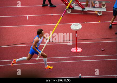 OSTRAVA, TCHÉQUIE, 27 JUIN 2023 : Armand Mondo Duplantis avant le saut en caveau à la perche Banque D'Images