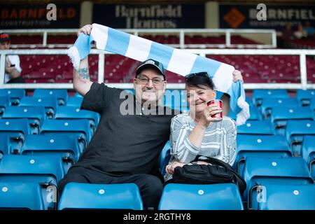 Fans de Manchester City lors du match de Premier League entre Burnley et Manchester City au Turf Moor, Burnley le vendredi 11 août 2023. (Photo : Mike Morese | MI News) crédit : MI News & Sport / Alamy Live News Banque D'Images