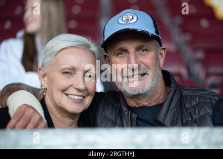 Fans de Manchester City lors du match de Premier League entre Burnley et Manchester City au Turf Moor, Burnley le vendredi 11 août 2023. (Photo : Mike Morese | MI News) crédit : MI News & Sport / Alamy Live News Banque D'Images