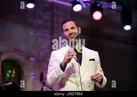 Jérusalem-est, Israël. 10 août 2023. L’artiste palestinien de renommée internationale, Omar Kamal, a conclu les activités du Festival de Jérusalem 2023, au Garden Theater du Conservatoire National de musique de Jérusalem le 10 août 2023. (Photo de Saeed Qaq/NurPhoto) crédit : NurPhoto SRL/Alamy Live News Banque D'Images