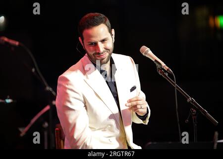 Jérusalem-est, Israël. 10 août 2023. L’artiste palestinien de renommée internationale, Omar Kamal, a conclu les activités du Festival de Jérusalem 2023, au Garden Theater du Conservatoire National de musique de Jérusalem le 10 août 2023. (Photo de Saeed Qaq/NurPhoto) crédit : NurPhoto SRL/Alamy Live News Banque D'Images