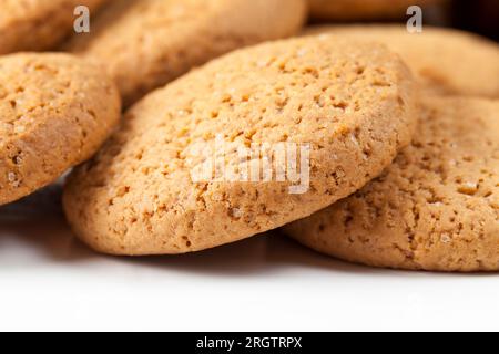 biscuits ronds à base de farine de blé et d'avoine, la structure poreuse des vrais biscuits ronds, pas des biscuits secs sucrés et croquants Banque D'Images