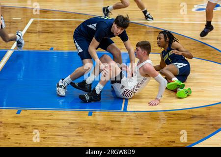 Conner Essegian est sur le sol après un match de basket-ball entre Central Noble et Hammond Noll à North Judson, Indiana, USA. Banque D'Images