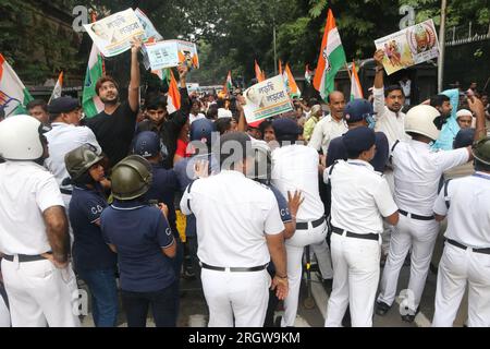 Kolkata, Inde. 11 août 2023. Les militants du Congrès protestent contre la suspension du dirigeant du Congrès Adhir Ranjan Chowdhury dans la 'Lok Sabha' à Kolkata. (Photo de Dipa Chakraborty/Pacific Press) crédit : Pacific Press Media production Corp./Alamy Live News Banque D'Images