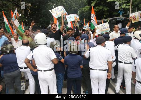 Kolkata, Inde. 11 août 2023. Les militants du Congrès protestent contre la suspension du dirigeant du Congrès Adhir Ranjan Chowdhury dans la 'Lok Sabha' à Kolkata. (Photo de Dipa Chakraborty/Pacific Press) crédit : Pacific Press Media production Corp./Alamy Live News Banque D'Images