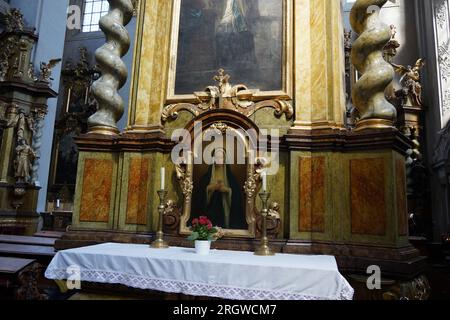 Prague, République tchèque - 07 juillet 2023 : l'intérieur de l'église de St. Giles (tchèque : Kostel sv. Jiljí) Banque D'Images