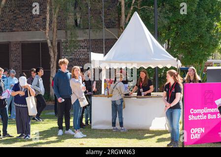 Sydney Aust 12 août 2023 : les futurs étudiants se sont réunis aujourd'hui à l'Université Macquarie pour sa journée portes ouvertes annuelle. Août en Nouvelle-Galles du Sud est le mois ouvert non officiel Banque D'Images