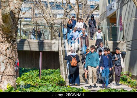 Sydney Aust 12 août 2023 : les futurs étudiants se sont réunis aujourd'hui à l'Université Macquarie pour sa journée portes ouvertes annuelle. Août en Nouvelle-Galles du Sud est le mois ouvert non officiel Banque D'Images