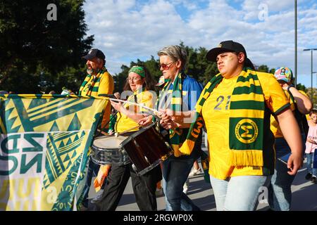 Brisbane, Australie. 12 août 2023. Brisbane, Australie. 12 août 2023. Les supporters australiens arrivent avant le match de quart de finale de la coupe du monde féminine de la FIFA 2023 Australie femmes vs France femmes au Suncorp Stadium, Brisbane, Australie, le 12 août 2023 (photo de Patrick Hoelscher/News Images) dans, le 8/12/2023. Crédit : SIPA USA/Alamy Live News crédit : SIPA USA/Alamy Live News Banque D'Images