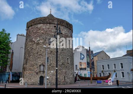 Waterford, Irlande - 17 juillet 2023 : la façade de la tour Reginalds à Waterford Banque D'Images