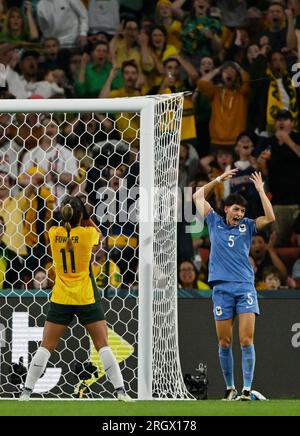 Brisbane, Australie. 12 août 2023. La française ELISA de Almeida (R) réagit lors du match de quart de finale entre l'Australie et la France à la coupe du monde féminine de la FIFA 2023 à Brisbane, Australie, le 12 août 2023. Crédit : Li Yibo/Xinhua/Alamy Live News Banque D'Images