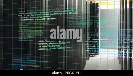 Image d'un motif de grille sur le langage de l'ordinateur par rapport à la salle de serveur en arrière-plan Banque D'Images
