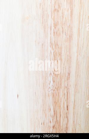 une planche en bois d'hévéa, une planche légère avec une structure d'arbre d'hévéa, à partir de laquelle une planche de plusieurs planches est faite Banque D'Images