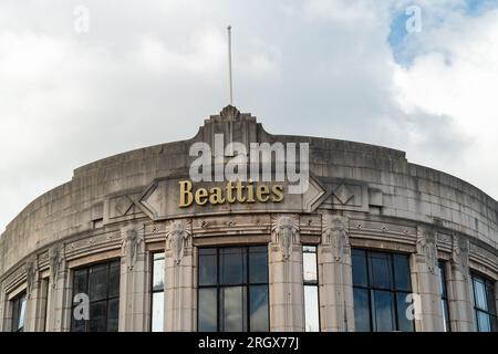 Wolverhampton, Royaume-Uni - août 11 2023 : signalisation du célèbre bâtiment du magasin Beatties à Wolverhampton, Royaume-Uni Banque D'Images