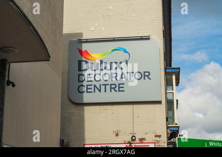 Wolverhampton, Royaume-Uni - août 11 2023 : logo d'un centre de décoration Dulux à Wolverhampton, Royaume-Uni Banque D'Images