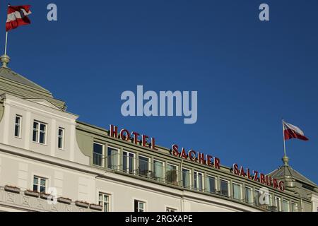 Hôtel Sacher Salzburg, par une journée d'hiver claire avec espace de copie Banque D'Images