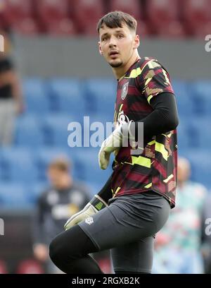 11 août 2023 : Turf Moor, Burnley, Lancashire, Angleterre ; Premier League football, Burnley contre Manchester City ; le gardien de but de Burnley James Trafford pendant l'échauffement d'avant match crédit : action plus Sports Images/Alamy Live News Banque D'Images