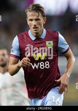 11 août 2023 : Turf Moor, Burnley, Lancashire, Angleterre ; Premier League football, Burnley contre Manchester City ; Sander Berge de Burnley crédit : action plus Sports Images/Alamy Live News Banque D'Images