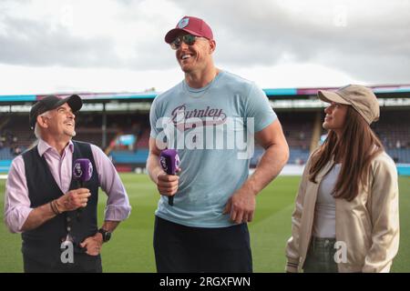 Alan Pace JJ Watts et Kealia Watts Burnley FC contre Manchester City FC au Turf Moor Stadium Burnley 11 août 2023 crédit : Sharon Latham/Burnley FC/Alamy Live News Banque D'Images