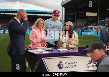 Alan Pace JJ Watts et Kealia Watts avant le Burnley FC contre Manchester City FC au Turf Moor Stadium Burnley 11 août 2023 crédit : Sharon Latham/Burnley FC/Alamy Live News Banque D'Images