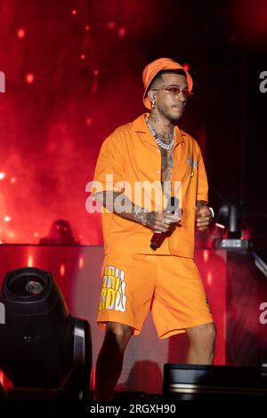 11 août 2023, Baia Domizia, Caserte, Italie : Sfera Ebbasta se produit à l'Arena Dei Pini de Baia Domizia. (Image de crédit : © Francesco Cigliano/Pacific Press via ZUMA Press Wire) USAGE ÉDITORIAL SEULEMENT! Non destiné à UN USAGE commercial ! Banque D'Images