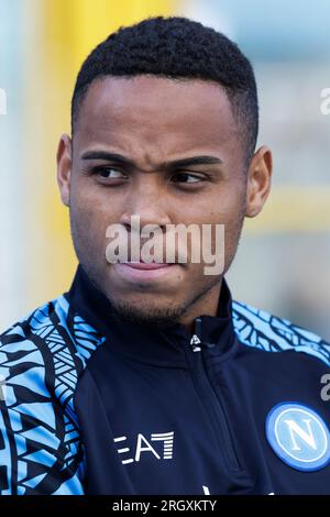 Le défenseur brésilien de la SSC Napoli Natan Bernardo de Souza regarde lors du match amical SSC Napoli vs Apollon FC. Banque D'Images