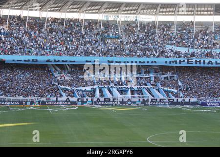 Avellaneda, Buenos Aires, Argentine. Accueil impressionnant du public Racing Club au Presidente Peron Stadium pendant le match Between Racing Banque D'Images