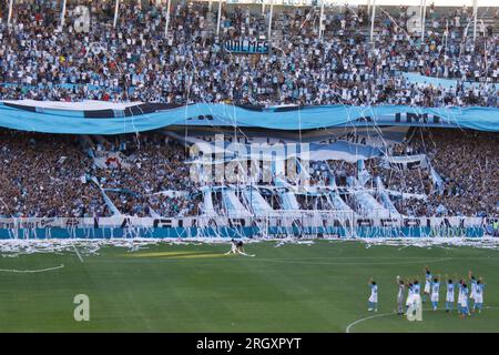 Avellaneda, Buenos Aires, Argentine. Accueil impressionnant du public Racing Club au Presidente Peron Stadium pendant le match Between Racing Banque D'Images