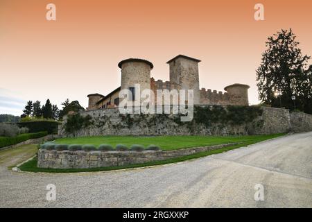 San Casciano Val di Pesa, mai 2021 : vue sur le château Renaissance de Gabbiano situé en Toscane. Région du Chianti Classico, Italie. Banque D'Images