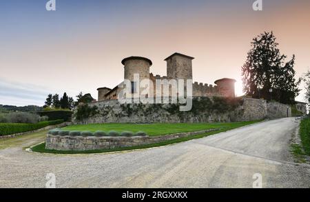San Casciano Val di Pesa, mai 2021 : vue sur le château Renaissance de Gabbiano situé en Toscane. Région du Chianti Classico, Italie. Banque D'Images