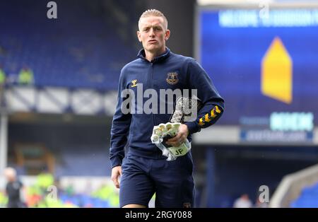 Goodison Park, Liverpool, Royaume-Uni. 12 août 2023. Premier League football, Everton contre Fulham ; le gardien d'Everton Jordan Pickford arrive dans le tunnel des joueurs avant le match Credit : action plus Sports/Alamy Live News Banque D'Images