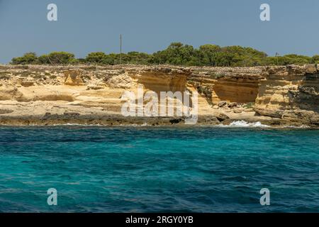 Favignana, Italie - août 4 2023 - Cala azzurra plage Favignana Banque D'Images