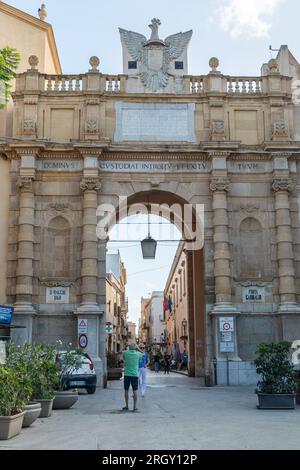 Marsala, Italie - août 5 2023 - porta Garibaldi accès au centre historique Banque D'Images