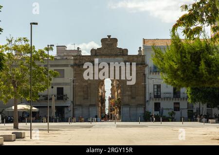 Marsala, Italie - août 5 2023 - porta Nuova ancienne porte d'accès au centre historique Banque D'Images