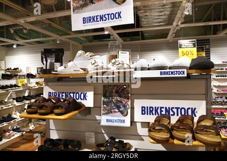 Le magasin de chaussures Birkenstock s affiche Cologne en