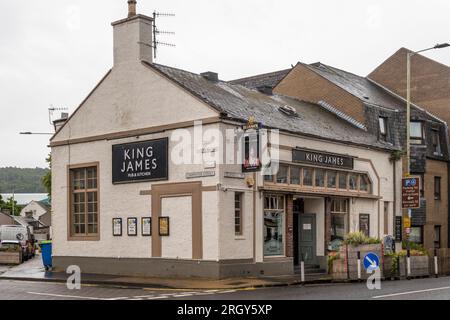 La maison publique King James dans Kinnoull Street, Perth. Banque D'Images