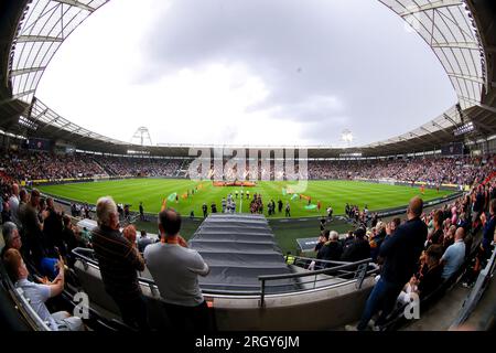 Feu d'artifice pendant le match du championnat Sky Bet Hull City vs Sheffield Wednesday au MKM Stadium, Hull, Royaume-Uni, 12 août 2023 (photo de Ryan Crockett/News Images) Banque D'Images