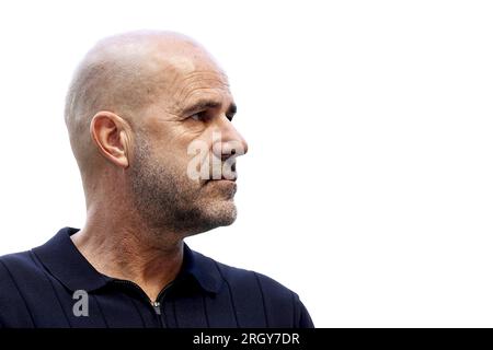 EINDHOVEN - Peter Bosz, entraîneur du PSV Eindhoven, lors du match de championnat néerlandais opposant le PSV Eindhoven au FC Utrecht au Phillips Stadium le 12 août 2023 à Eindhoven, aux pays-Bas. ANP MAURICE VAN STONE Banque D'Images