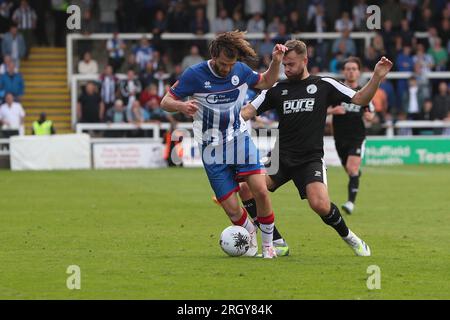 Hartlepool le samedi 12 août 2023. Anthony Gomez Mancini de Hartlepool United en action avec Regan Booty de Gateshead lors du match de la Ligue nationale Vanarama entre Hartlepool United et Gateshead à Victoria Park, Hartlepool le samedi 12 août 2023. (Photo : Mark Fletcher | MI News) crédit : MI News & Sport / Alamy Live News Banque D'Images