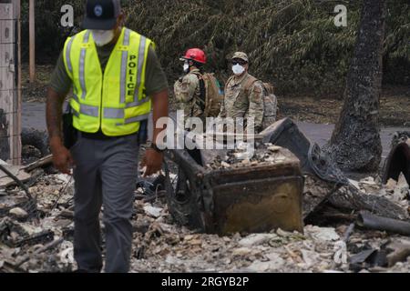 Les gardes nationaux d'Hawaï se déploient dans le comté de Maui pour aider aux efforts de recherche après qu'un incendie de forêt ait ravagé Lahaina sur l'île de Maui, dans les îles Hawaii des États-Unis d'Amérique. Photo du sergent-maître Andrew Jackson, État d'Hawaï, ministère de la Défense, bureau des affaires publiques Banque D'Images