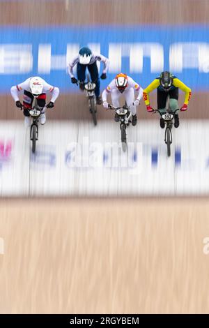 Glasgow, Écosse, Royaume-Uni. 12 août 2023. Championnats du monde de cyclisme UCI BMX Racing. Photo : les coureurs GBR Ross Cullen (22) et Paddy Sharrock (4) en compétition dans Men Elite Heat 1. Les deux coureurs ont progressé vers la prochaine étape de la compétition crédit : Kay Roxby/Alamy Live News Banque D'Images