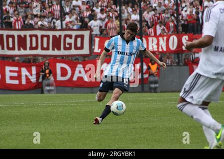 Quilmes, Buenos Aires, Argentine. 13e. Octobre 2013. Rodrigo de Paul en action lors du match entre Estudiantes et Racing Club. Crédit : Fabideci Banque D'Images