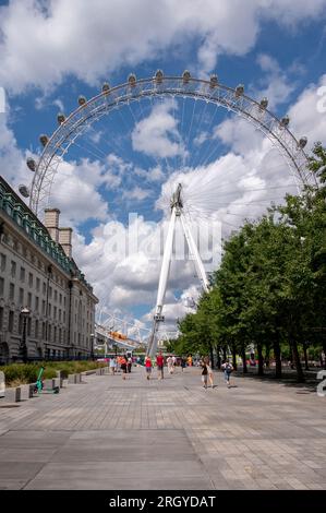 Londres, Royaume-Uni - 19 juillet 2023 : vue du monument historique London Eye. Banque D'Images